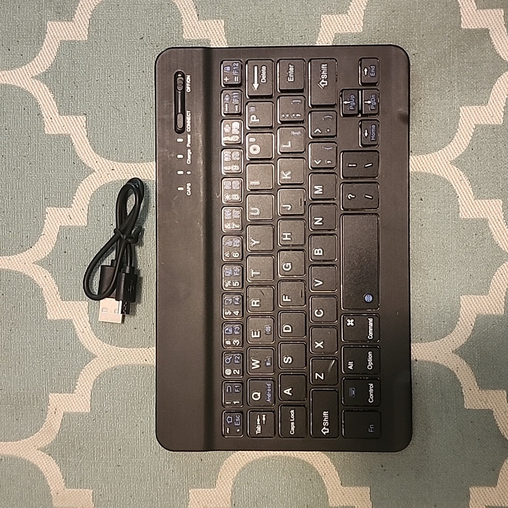 Ultra Slim Mini Wireless Keyboard - Picture 3 of 4